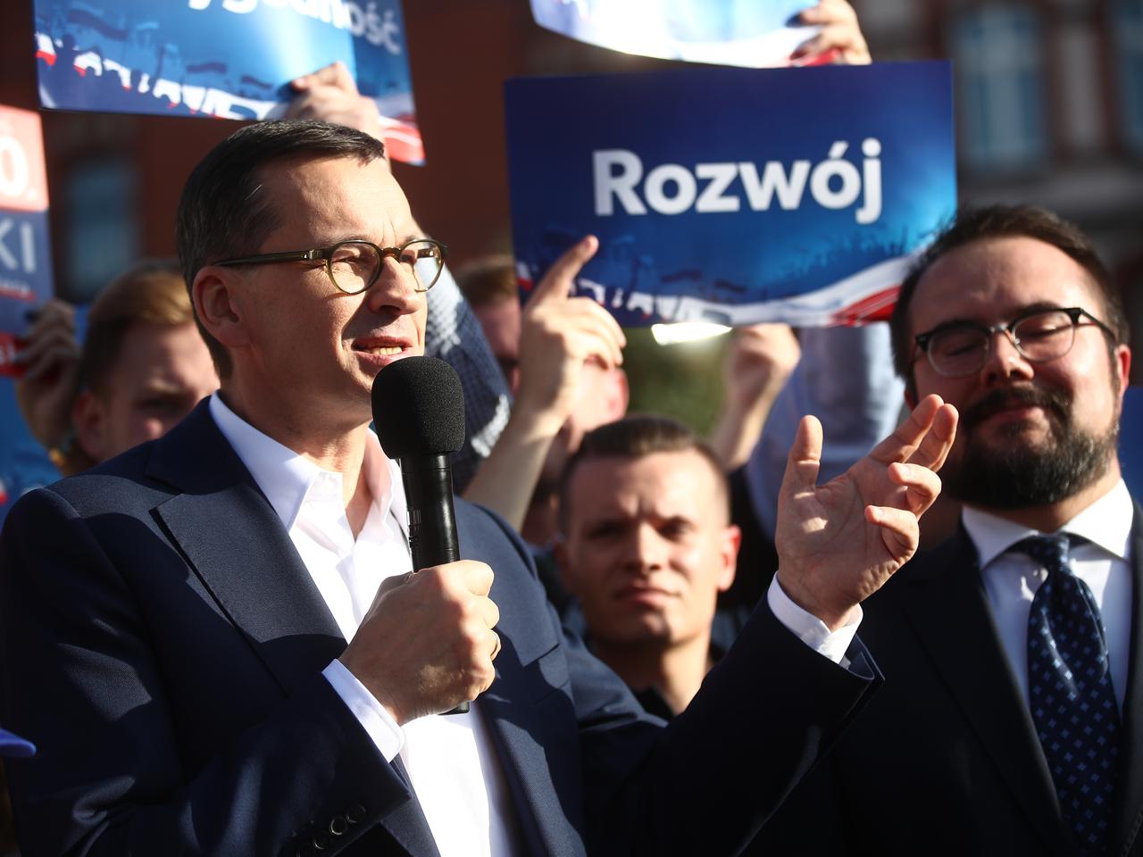 Morawiecki o 30-krotności składek ZUS. Ludzie będą wypychani z umów o pracę!