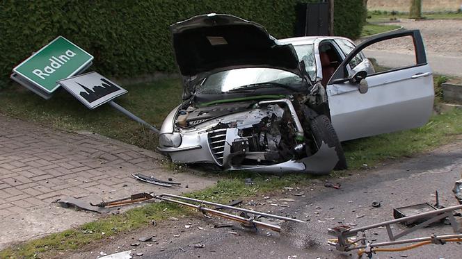 Auto nadaje się do kasacji. Groźnie wyglądająca kolizja w Radlnej [ZDJĘCIA] 