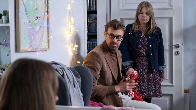 M jak miłość odc. 1882. Darek Hoffman (Mateusz Rusin), Sara (Nadia Smyczek), Lenka (Olga Cybińska)