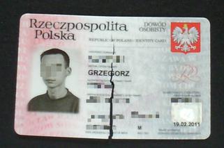Uwaga! Twoje dane mogły wpaść w niepowołane ręce! Dokumenty rozrzucone w centrum Warszawy