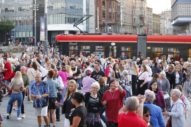 Potańcówka w centrum Katowic. Wyspiański znów porwał tłumy do szalonej zabawy