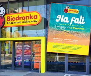 Biedronka na fali. Całodobowe sklep i moc atrakcji