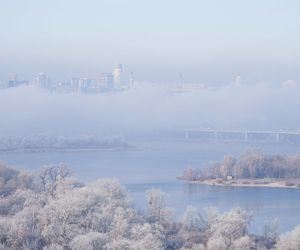 Dziwna mgła krąży po świecie? Teorie konspiracyjne w sieci