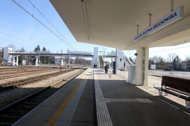  Takiego absurdu w Warszawie już dawno nie było. Mieszkańcy Pragi załamani po budowie kładki nad torami