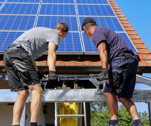 Dla kogo moduły fotowoltaiczne glass-glass? Szklane moduły: zalety i wady