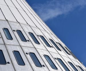 Kosmiczny hotel w Sudetach na sprzedaż! Ikona socmodernizmu zmieni właściciela