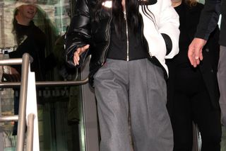 Cher podczas odwiedzin w fundacji God's Love We Deliver