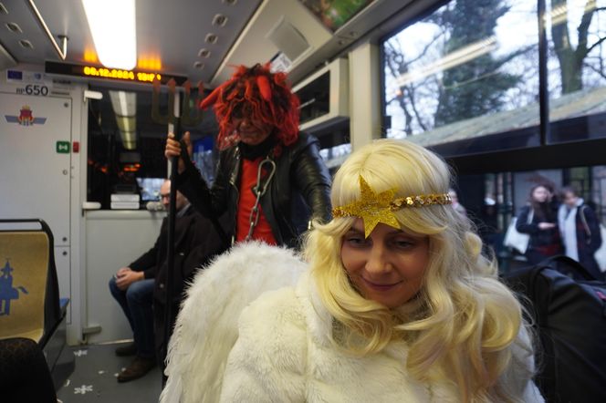 Mikołajkowy tramwaj przejechał przez Kraków