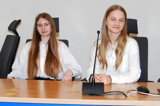 Młodzież rozmawiała podczas debaty o szczęściu w życiu współczesnego nastolatka