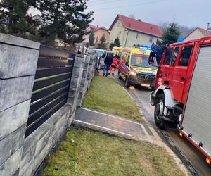 Wypadek busa z przedszkolakami. Jedno dziecko wypadło przez okno 