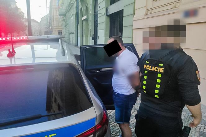 Policjanci Centralnego Biura Śledczego Policji z grupy „łowców cieni" we współpracy ze służbami zagranicznymi zatrzymali 9 mężczyzn