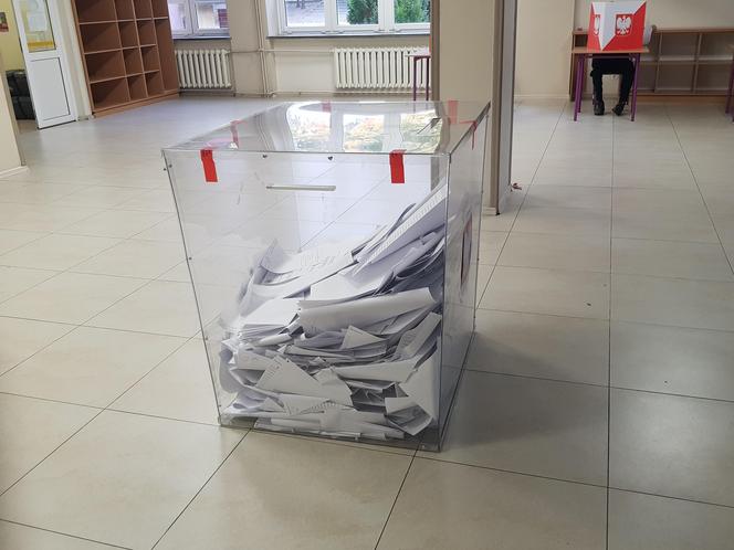 Tak wyglądają wybory 2023 w Białymstoku. Mieszkańcy woj. podlaskiego ruszyli na głosowanie [ZDJĘCIA] 