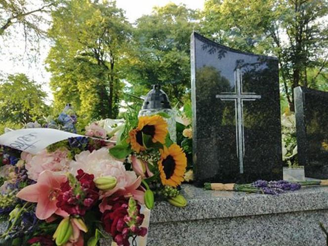 Tarnów. Ostatnie pożegnanie Karoliny Bojarskiej. Grobowiec utonął w kwiatach 