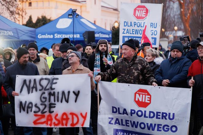 Protest przeciw budowie zbiornika w Szczurowej