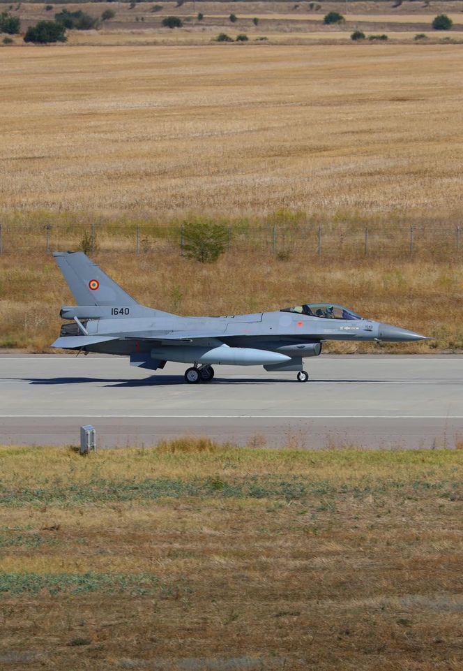 Rumunia wzmacnia swoje siły powietrzne. Trzy nowe F-16 z Norwegii docierają do kraju