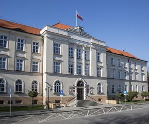 Wojewoda lubelski zdjął krzyż. Zarzucają mu obrazę uczuć religijnych