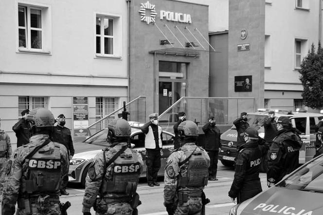 Tak policjanci z Poznania oddali hołd asp. Michałowi Kędzierskiemu. Wzruszające wideo i zdjęcia