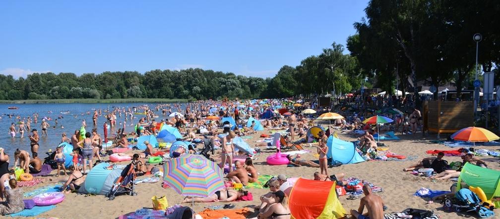 Żar leje się z nieba, a w Pogorii III paskudna bakteria i zakaz kąpieli