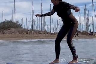 Lewandowska na surfingu