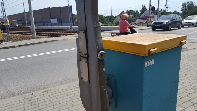 Akcja "Bezpieczny piątek" na przejeździe kolejowym w Sterkowcu