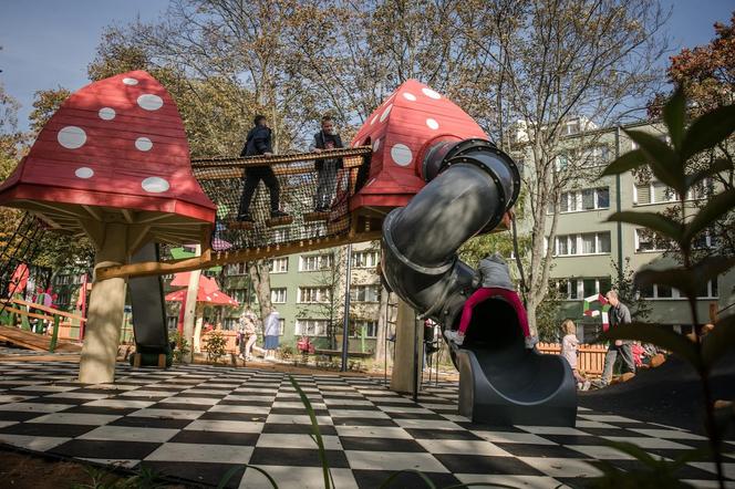 Plac zabaw na Bielanach inspirowany twórczością Tima Burtona