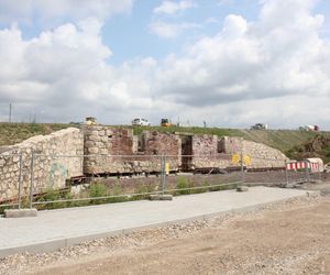 Historyczny schron stał na trasie S7. Przeniesiono go cegła po cegle