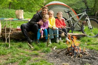 Barwy szczęścia, odc. 2696: Łukasz (Michał Rolnicki), Paulinka (Lena Jastrzębska), Weronika (Maria Świłpa), Maks (Mikołaj Wichowski) 