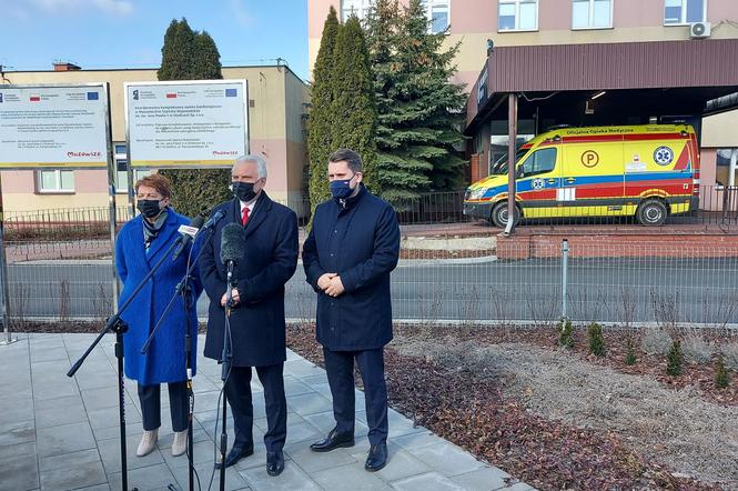 Konferencja wiceministra zdrowia Waldemara Kraski odbyła się pod Szpitalem Tymczasowym w Siedlcach