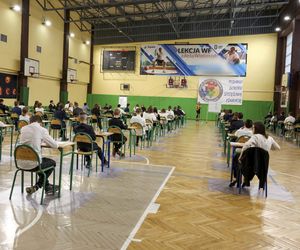 Egzamin ósmoklasisty 2025: matematyka. Zadanie z plakatami. „Co to było za zadanie”