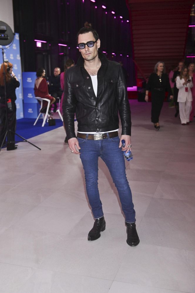 Spodnie spłatały figla Bartoszowi Gelnerowi na ramówce TVP