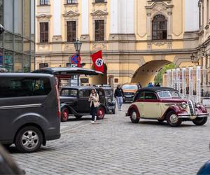 Wrocław zamienia się z powrotem w Breslau? Na ulicach miasta powstaje nowy serial. Zobacz, jak wygląda plan zdjęciowy [ZDJĘCIA]