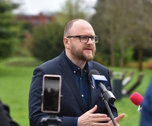 Prezydent Torunia zatrudnia na potęgę