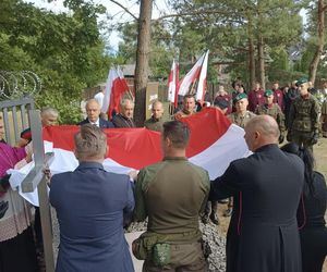 Młody żołnierz zginął na granicy z Białorusią. Odsłonili pomnik na jego cześć. „Niech będzie symbolem”