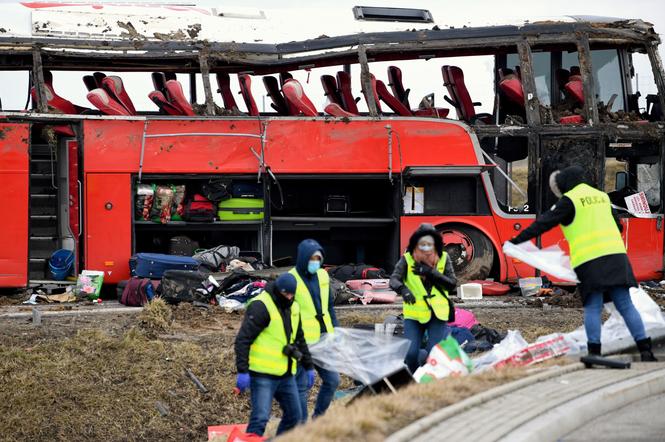 Tragiczny wypadek na A4. Autobus wypadł z autostrady. Nie żyje 5 osób