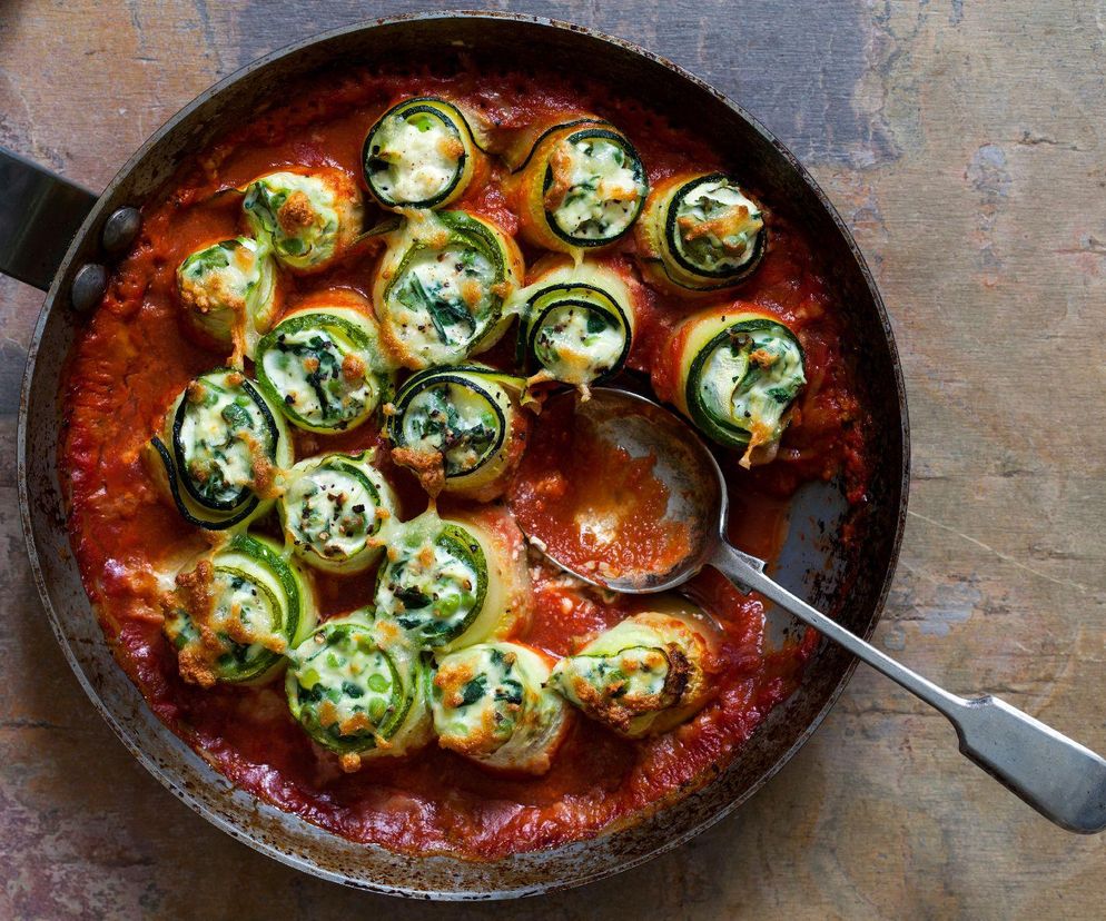 roladki z cukinii w sosie pomidorowym