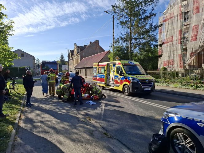 Wypadek we Wschowie. Samochód osobowy potrącil 17-letnią pieszą