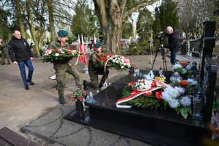 Kołobrzeg: Uroczystości ku czci Sebastiana Karpiniuka w 15. rocznicę katastrofy smoleńskiej