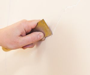 Jak zlikwidować pęknięcia na ścianie?