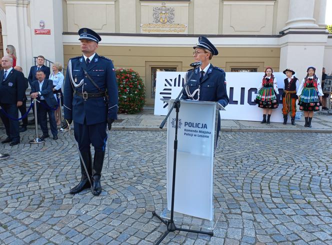 Policjanci świętowali na Rynku w Lesznie. Był uroczysty apel i piknik