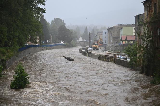 Trwa ewakuacja mieszkańców z Lądka Zdrój