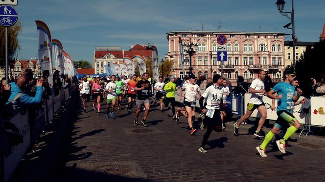 Bydgoski Bieg Urodzinowy 2019. Na stracie stanęło ponad 1300 biegaczy! [ZDJĘCIA, WIDEO]