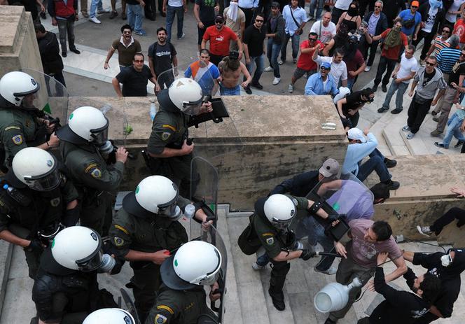 Zamieszki w Atenach. Trzy osoby nie żyją