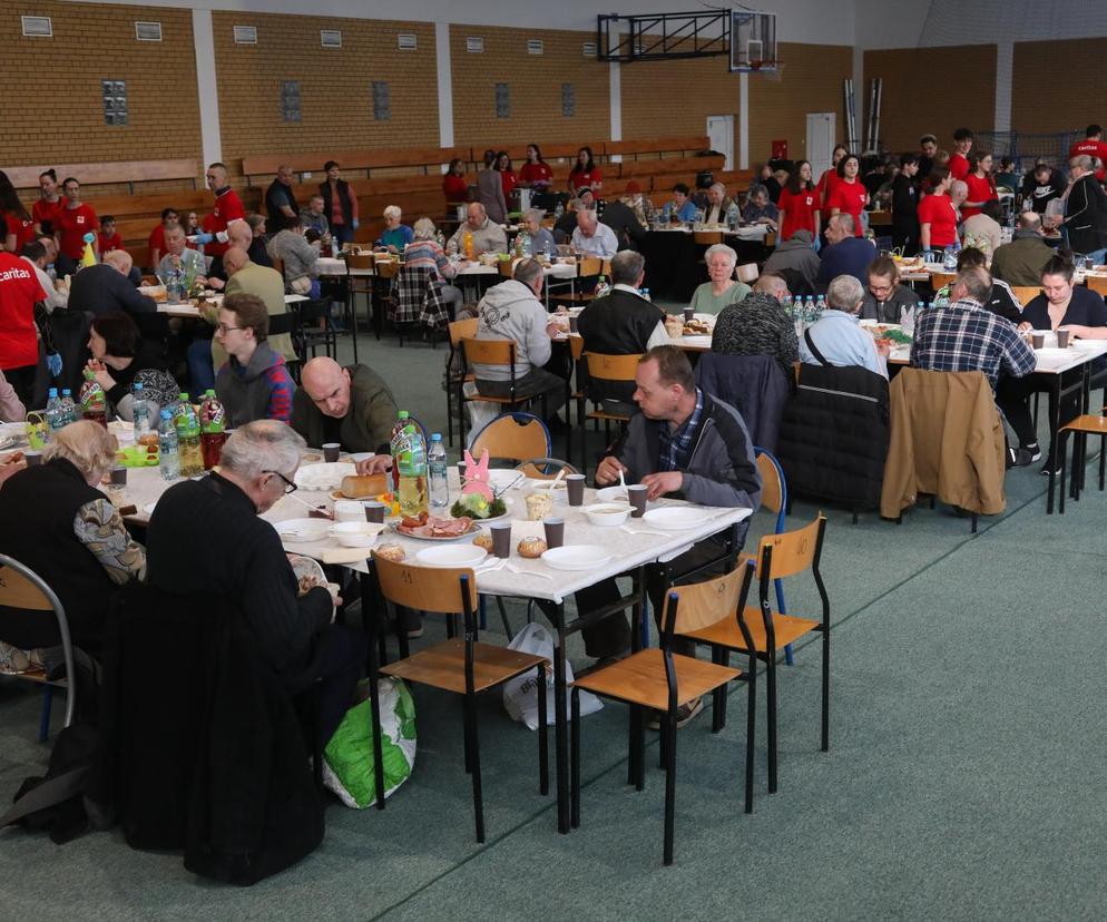 Śniadanie wielkanocne 2024 dla potrzebujących i samotnych w Białymstoku