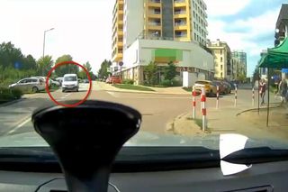 Policja pokazuje dramatyczna nagranie z pijanym kierowcą. 49-latek siał postrach na drogach Piaseczna