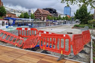 Rybi Rynek w Bydgoszczy niemal gotowy. Eleganckie nabrzeże już cieszy oczy!