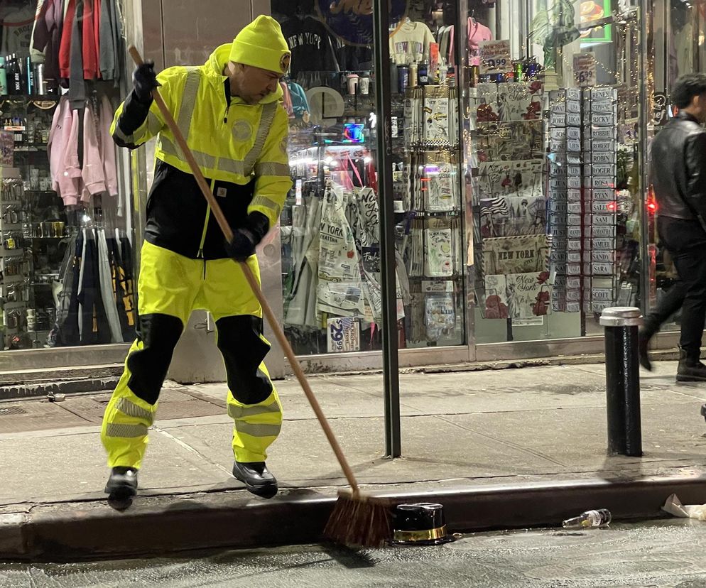 Błyskawiczne sprzątanie po zabawie na Times Square