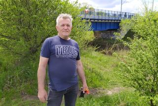 Sprzątanie mostu kolejowego nad rzeką Muchawką - 15.05.2021