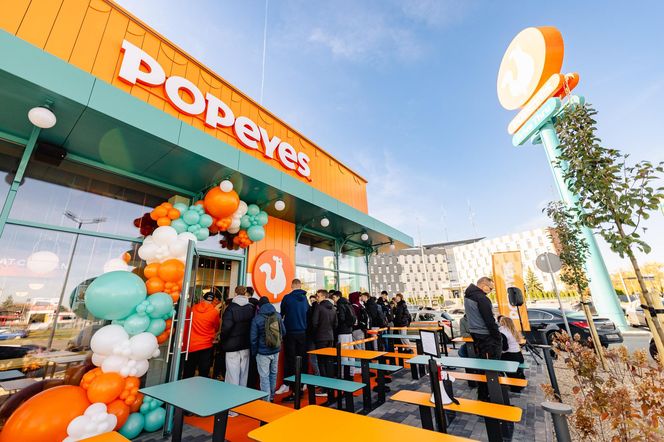 Czekali na to nawet 10 godzin! Szaleństwo na otwarciu Popeyes w Częstochowie