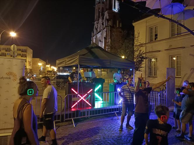 Białystok. Silent Disco pod parasolkami