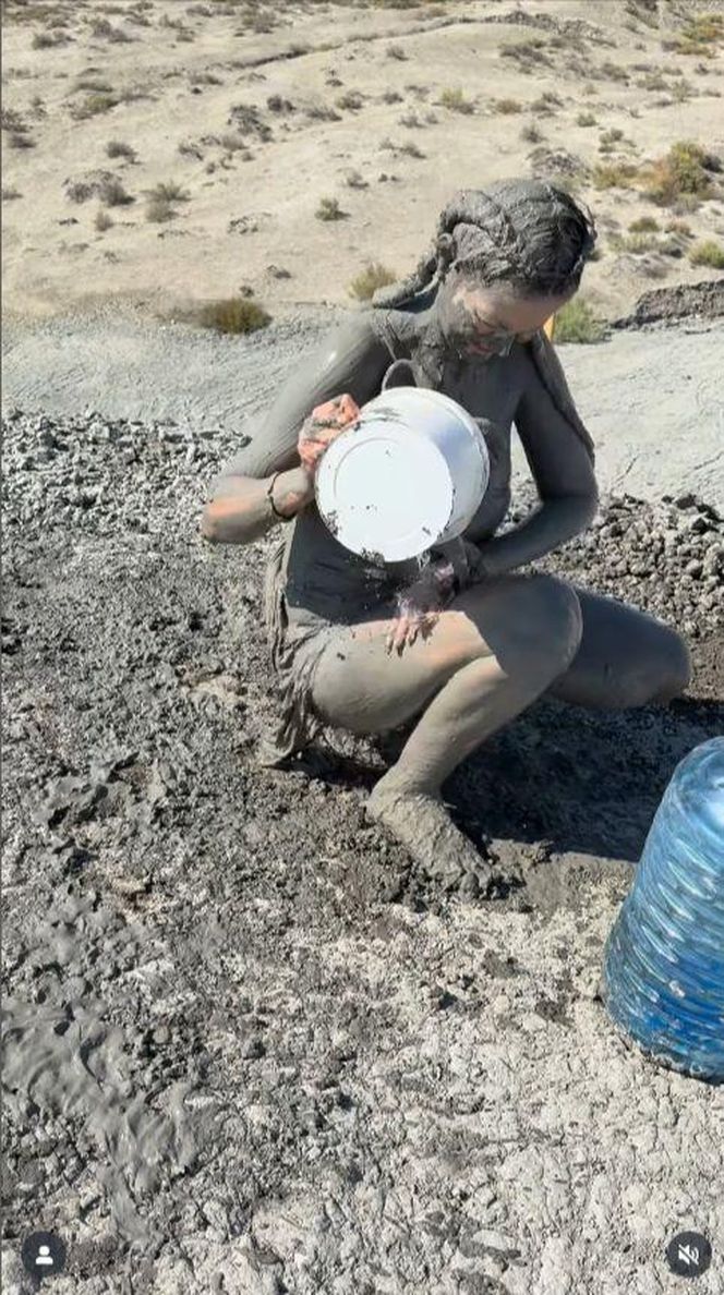 Maja Rutkowski zażywa błotnego SPA